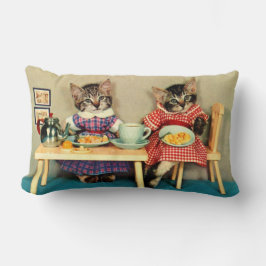 ontbijt van tabby kittens kussen