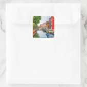 Ontdek de levendige charme van Burano Vierkante Sticker (Tas)