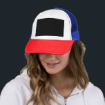 Ontdek een boeiende zwart-wit foto trucker pet<br><div class="desc">Dompel jezelf onder in de charme van deze monochrome stadsfotografie met een historische klokkentoren. Ontdek het mooie van dit  landschap en de ingewikkelde architectuur tegen het stadslandschap.</div>