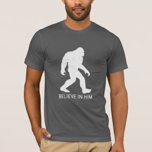 Ontdek en sta op in deze grappige Big Foot T-shirt (Voorkant)