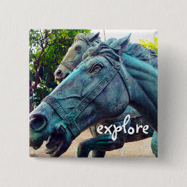Ontdek Script Turquoise Horses Antiek Statue Vierkante Button 5,1 Cm