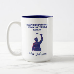Ontdekkingen doen bij elke natuurkundeles leraar tweekleurige koffiemok
