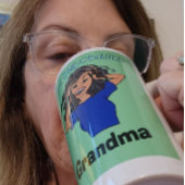 Ontdooid Grama verwarde bruine grijze haar Latte Mok