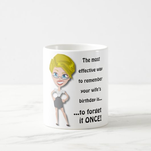 Onthoud de verjaardag van de vrouw, grappig citaat koffiemok (Center)