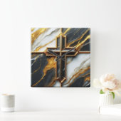 Onthulde zwart-wit marmeren kruis met goud vierkante klok (Huis)