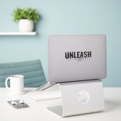 Ontketen je visie snijsticker sticker (Laptop op bureau)