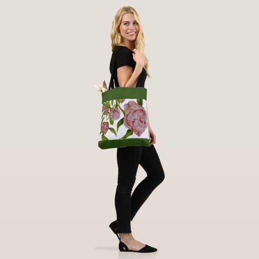 Ontluikende pioenen op een Canvas tas (Op model)