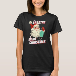 Ontmaskerde Santa Just Breathe & Geniet van Kerstm T-shirt