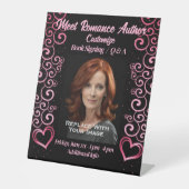 Ontmoet de auteur scrollen harten reclamebord met voetstuk (Voorkant)