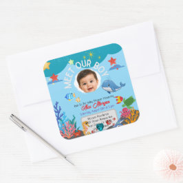 Ontmoet onze jongen baby shower uitnodiging- Onder Vierkante Sticker