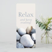 Ontspan Bezig met lezen van Chic Insping Pebbles B (Staand voorkant)