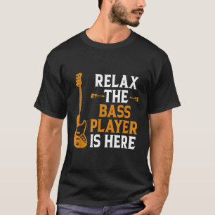 Ontspan de bassspeler hier voor een gitarist en t-shirt