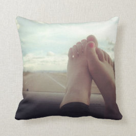 ontspan de poten op het dashboard kussen