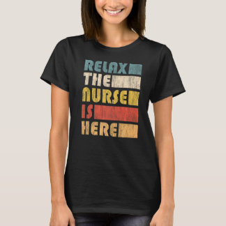 Ontspan de verpleegkundige t-shirt