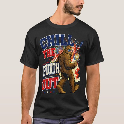 Ontspan de vierde grappige bigfoot kamperen t-shirt (Voorkant)