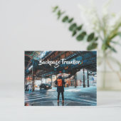 Ontspan en geniet van de rugzak met de reiziger on feestdagenkaart (Staand voorkant)