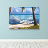 Ontspan op een hangmat tussen twee palmbomen canvas afdruk (Insitu (Houten vloer))