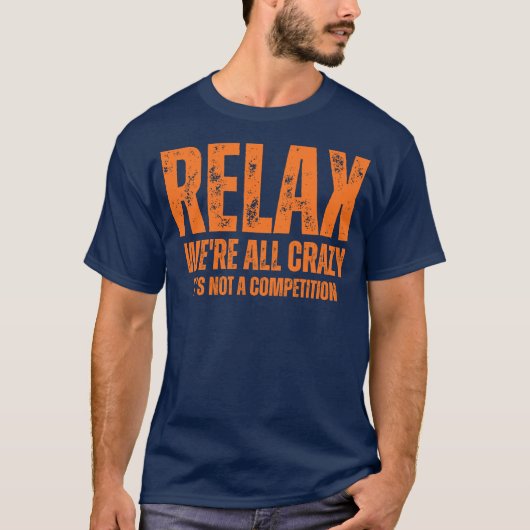 Ontspan, we zijn allemaal gek, het is geen competi t-shirt (Voorkant)