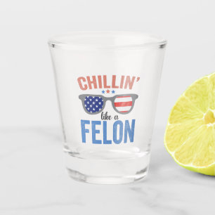 Ontspannen als een veroordeelde misdadiger Trump A Shot Glas