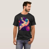 Ontspannen astronaut met cocktail (Space Synthwave T-shirt (Voorkant volledig)