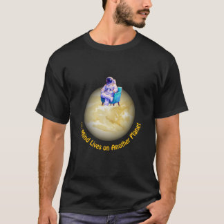 Ontspannen astronaut zittend op planeet t-shirt