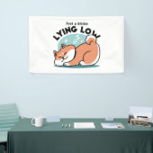 Ontspannen Shiba Inu Art: gewoon een Shiba die laa Spandoek (Beurs)