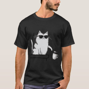 Ontspannen Zesarmige Tovenaar Mediterend met Koffi T-shirt
