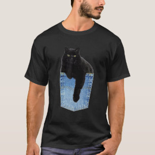 Ontspannen zwarte kat in broekzak huisdier t-shirt