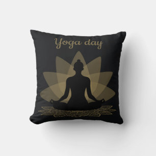 Ontspannende Yoga Dag Pose Semi-Silhouet op Mandal Kussen
