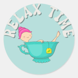 ontspant tijdmeisje met thee Classic Round Sticker