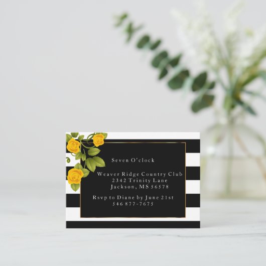 Ontvangst - Gele rozen op zwarte en witte strepen Informatiekaartje (Staand voorkant)