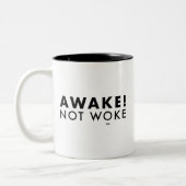 Ontwaak! Mok met twee tonen van Not Woke™ LOGO (Links)