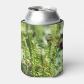 Ontwakende jonge varen in de tuin blikjeskoeler (Blikje Voorkant)