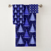 Ontwerp blauw kerstboompatroon bad handdoek (Insitu)