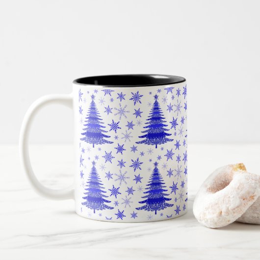 Ontwerp blauw kerstboompatroon tweekleurige koffiemok (Met donut)