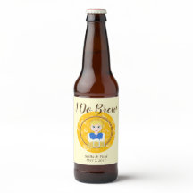 Ontwerp met een aardig meisje dat bier serveert