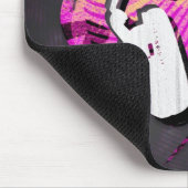 Ontwerp van de hoofdtelefoon in roze en gele achte muismat (Hoek)