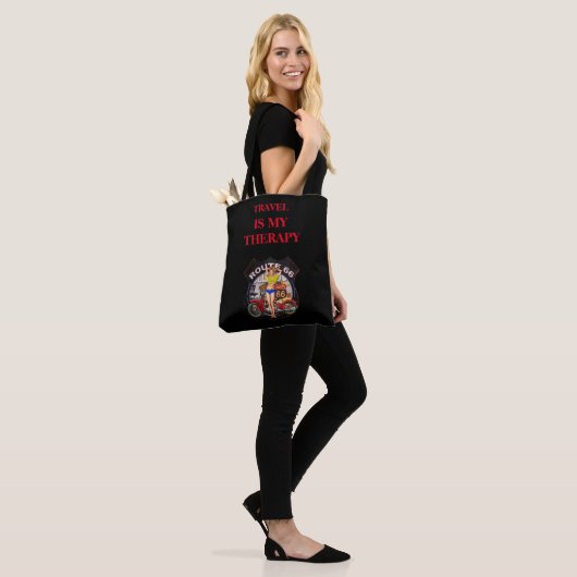 Ontwerp van de TRAVEL-therapie Tote Bag (Op model)