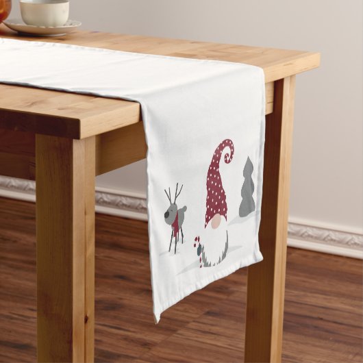 Ontwerp van Gnome en Reindeer Scandinavian Tomte Korte Tafelloper (Voorbeeld)