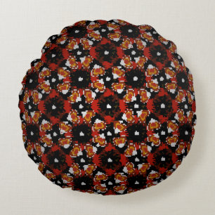  ontwerp van ketting in rood, bruin en in roze rond kussen