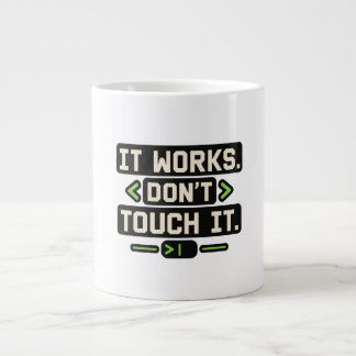 Ontwikkelaar Humor "Raak het niet aan" T-shirt Grote Koffiekop