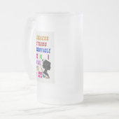 Onverschrokken sterk, onstuitbaar is ze matglas bierpul (Voorkant links)