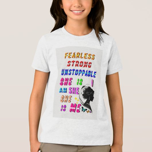 Onverschrokken sterk, onstuitbaar is ze Tri-Blend shirt (Voorkant)