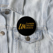 ONwankelbaar. ONbewogen. ONbreekbaar – Onbreekbare Ronde Button 7,6 Cm (In situ)