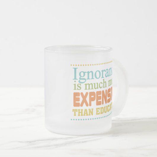 Onwetendheid is duurder dan onderwijs matglas koffiemok (Voorkant rechts)