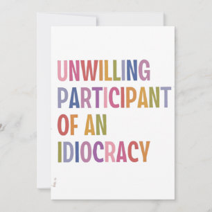 Onwillige deelnemer van een idiocratie tegen Trump Aankondiging