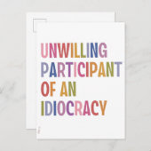 Onwillige deelnemer van een idiocratie tegen Trump Uitnodiging Briefkaart (Voorkant / Achterkant)