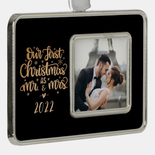 Onze 1e Kerstmis Gepersonaliseerde Kerstmis Orname Verzilverd Omlijst Ornament (Rechts)