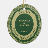 Onze 1e Kerstmis samen Gouden Krans op groen - Keramisch Ornament (Links)