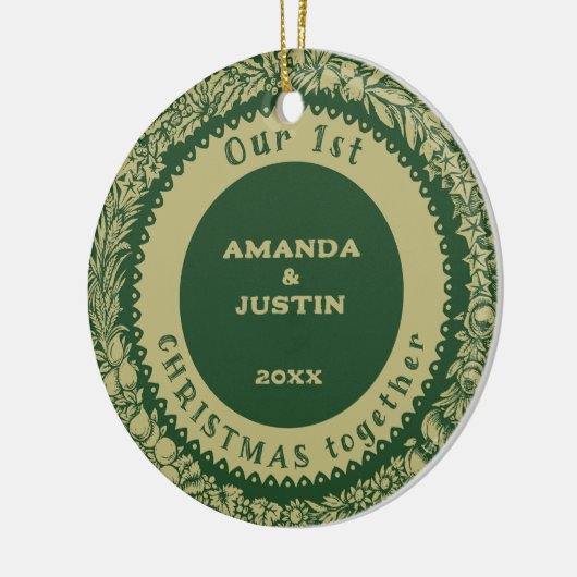 Onze 1e Kerstmis samen Gouden Krans op groen - Keramisch Ornament (Links)